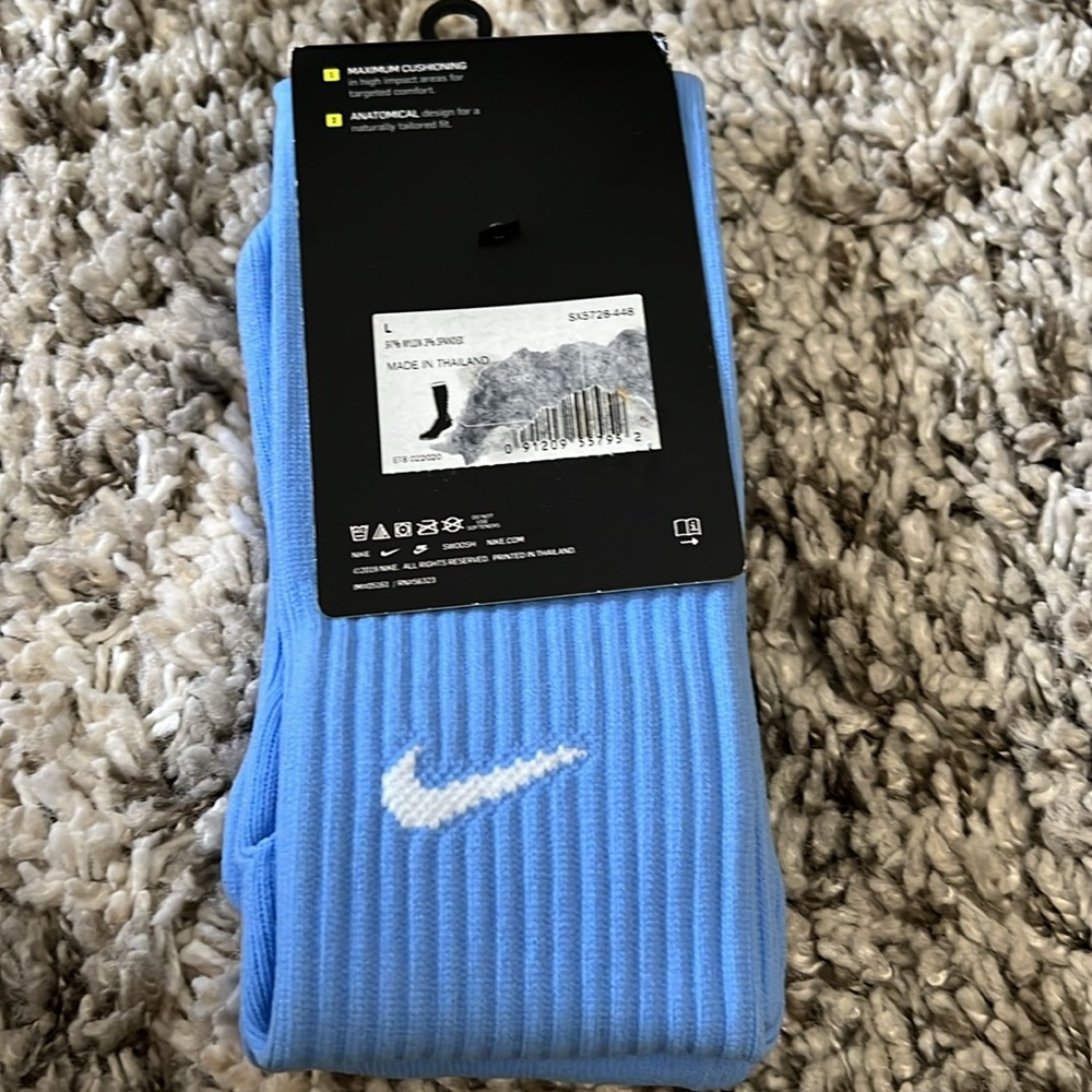 NWT, Nike Soccer Socks, Men Size 8-12 or Women Size 10-13 - Picture 2 of 2